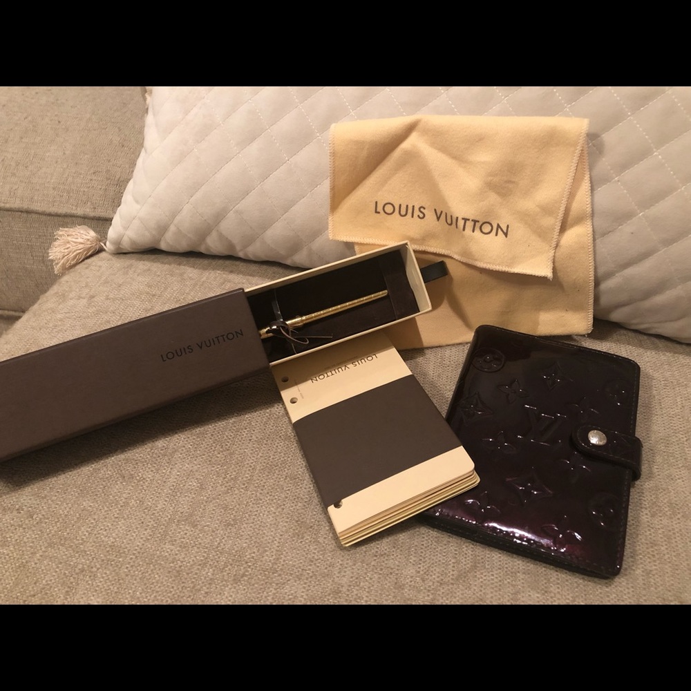 Guar. Auth Louis Vuitton Vernis PM Agenda + Pen!